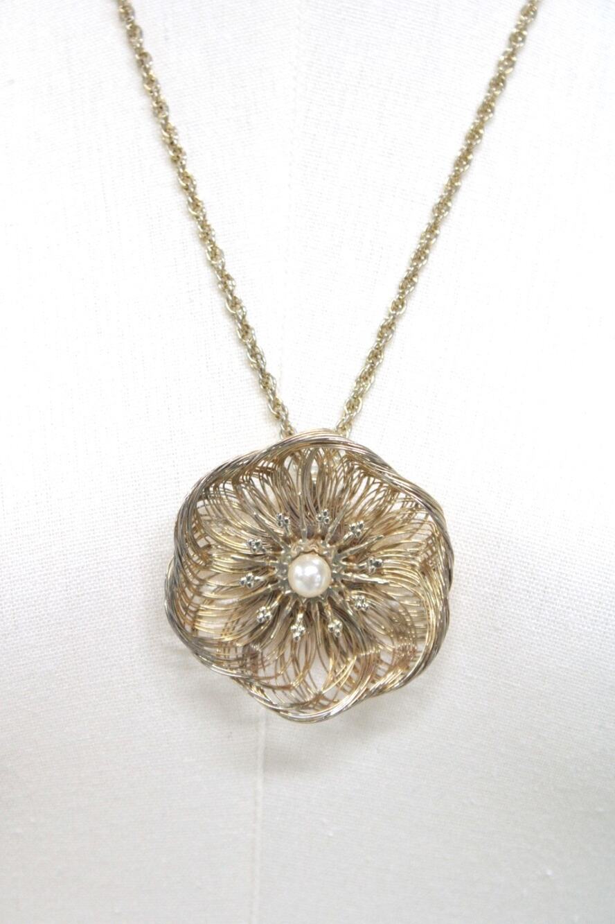Vtg 1960s Gold Tone Spun Wire Flower Pendant Necklace Faux Pearl Birds Nest MCM